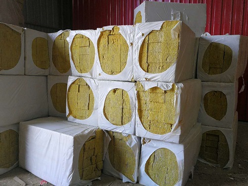 作為新型建筑用保溫材料，巖棉板有著優(yōu)異的保溫能力